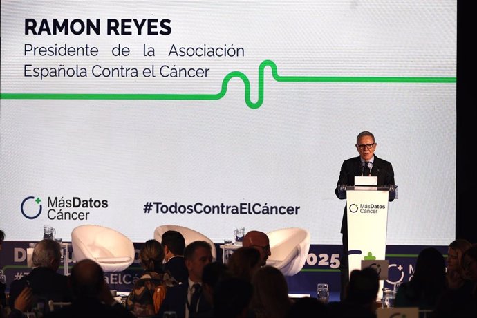 El presidente de la AECC, Ramón Reyes, durante el acto institucional del "Día Mundial contra el Cáncer" celebrado en el Espacio Rastro Madrid, a 04 de febrero de 2025, en Madrid (España). Se trata de una iniciativa impulsada por la Asociación Española Con