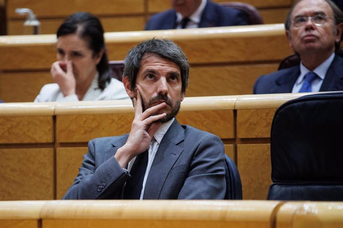 Archivo - El ministro de Cultura, Ernest Urtasun, durante una sesión de control al Gobierno, en el Senado, a 28 de mayo de 2024, en Madrid