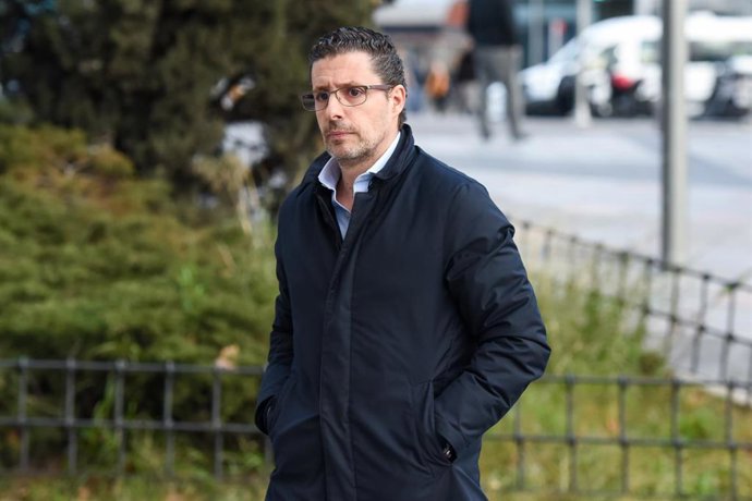 Archivo - El comisionista Alberto Luceño a su llegada a declarar en los juzgados de Plaza de Castilla, a 10 de febrero de 2023, en Madrid (España). 