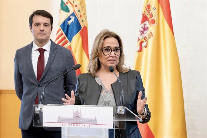 La portavoz del PSOE en las Cortes de Aragón, Mayte Pérez, en la rueda de prensa posterior a su encuentro con Jorge Azcón, para abordar el modelo de financiación autonómica.