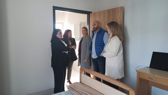 Cava visita las obras del centro residencial para mayores Vitalia Los Palacios.