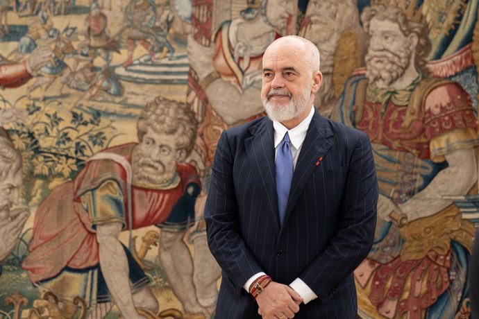 El primer ministro de la República de Albania, Edi Rama, durante el recibimiento en audiencia del Rey Felipe VI, en el Palacio de La Zarzuela, a 7 de febrero de 2025, en Madrid (España). La audiencia tiene lugar como parte de la visita del primer ministro