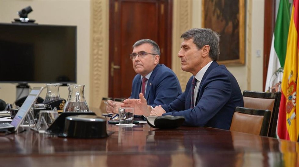 El delegado del Gobierno en Andalucía, Pedro Fernández, en primer término, y el subdelegado del Gobierno en Granada, José Antonio Montilla, en una imagen reciente