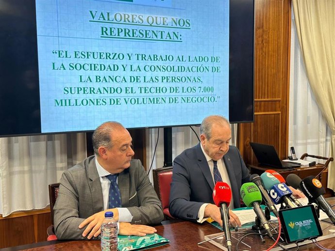 Nicarnor Santos y Cipriano García durante la rueda de prensa.