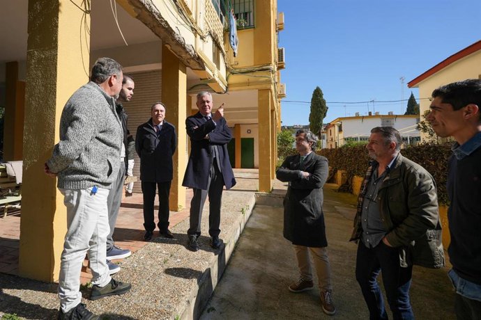 El Ayuntamiento desbloquea la cesión un suelo público para construir un ascensor el la Avenida La Revoltosa.