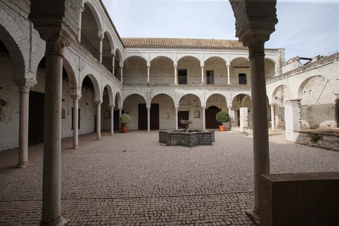 Archivo - El antiguo convento Santa Mar a de los Reyes en Sevilla