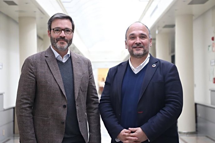 Los senadores del PSOE José Hila y José Antonio Valbuena.