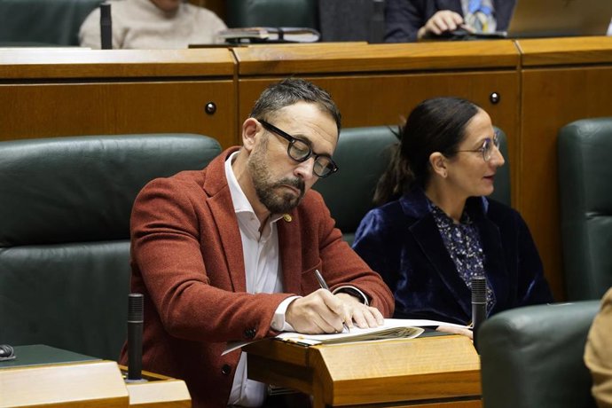 Archivo - El consejero de Vivienda y Agenda Urbana, Denis Itxaso