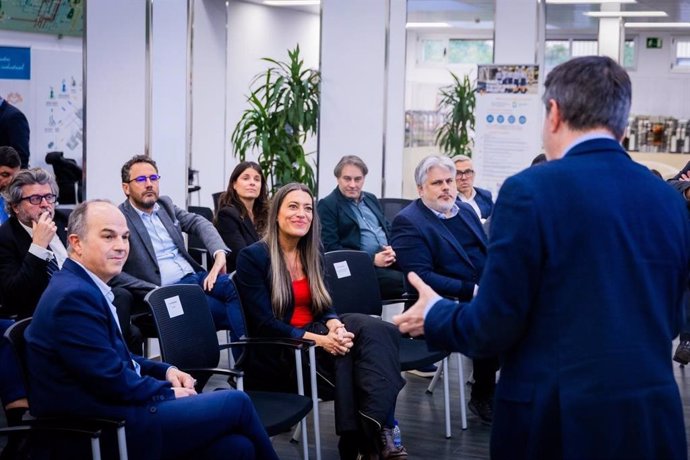 El secretari general de Junts, Jordi Turull, amb la portaveu del partit al Congrés, Miriam Nogueras, durant la visita a la Pobla de Mafumet