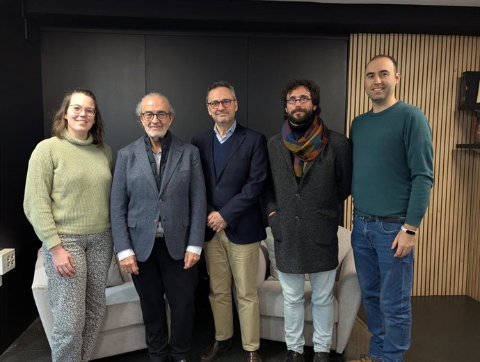 Álvaro López-Jamar, director general del Institut Valencià de Cultura, y representantes de ASVEM, su presidente Pedro M. Rodríguez y los gestores culturales Leire Ruiz, Alex Tovar y Roberto Campos