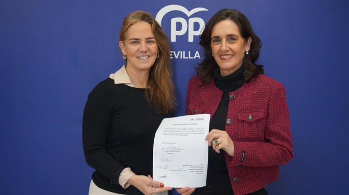 Las dirigentes del PP muestran la PNL de la travesía de El Cuervo