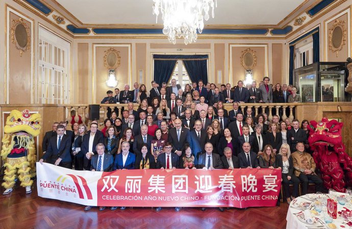 Foto de grupo de los II Premios Puente China