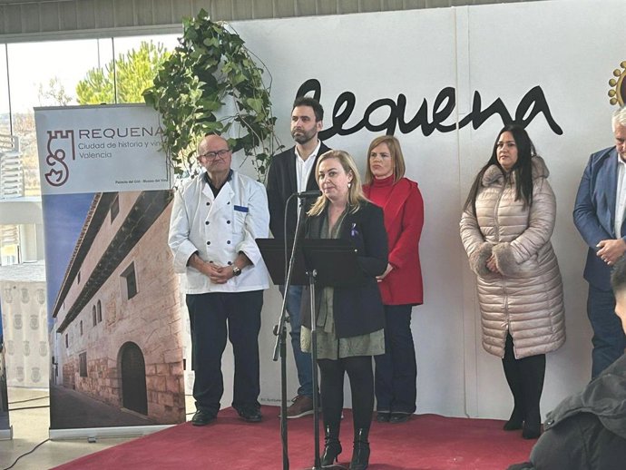 La vicepresidenta primera de la Diputació, Natàlia Enguix, visita Requena amb motiu de la Mostra de l'Embotit del 2025