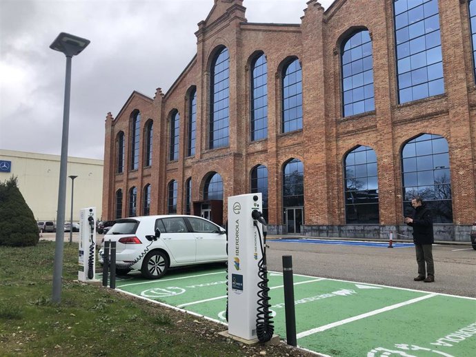 Archivo - Puntos de recarga eléctrica en Vitoria-Gasteiz