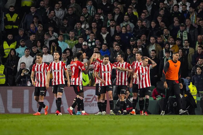 Los jugadores del Athletic Club celebran un gol ante el Real Betis en LaLiga EA Sports 24-25