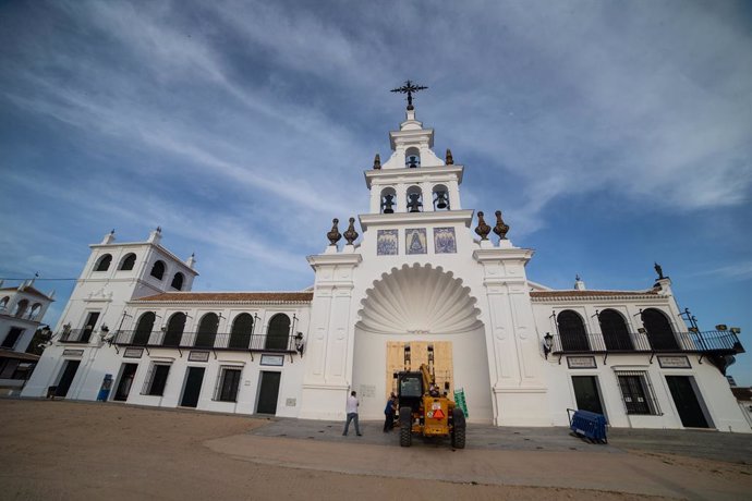 Archivo - Fachada del Santuario durante el fin de semana de la Romería del Rocio en la Aldea . 23 de mayo de 2021 en Almonte, Huelva, España.