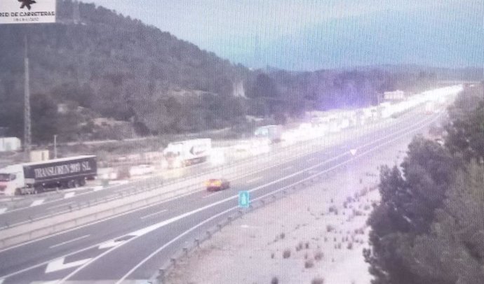Las retenciones en la  AP-7 entre Vandellós y l'Hospitalet de l'Infant (Tarragona) a causa del accidente