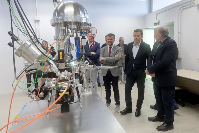 Presentación del nuevo espectrómetro de fotoelectrones producidos por rayos X adquirido por la ULL