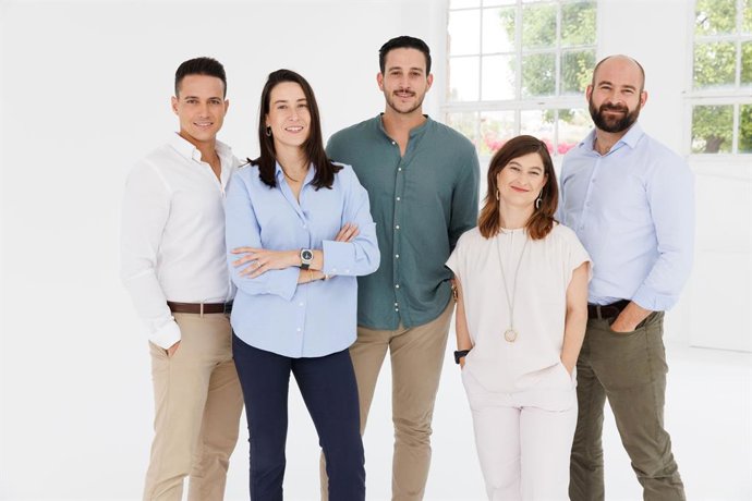 De izquierda a derecha, los nuevos directivos de RIU Luis Riu, Naomi Riu, Roberto Riu, Lola Trian y Joan Trian.