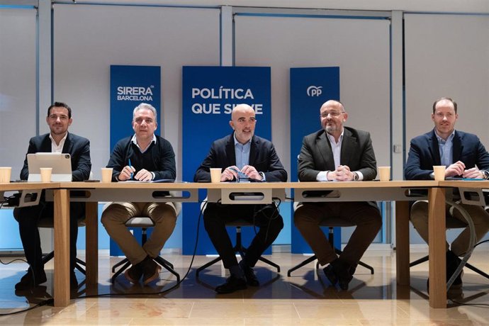 (I-D) El Vicesecretario Del PP, Elías Bendodo, El Presidente Del PP Catalán, Alejandro Fernández, El Líder Del PP En El Consistorio, Daniel Sirera, Y El Presidente Provincial Del PP En Barcelona Y Alcalde De Castelldefels (Barcelona), Manu Reyes