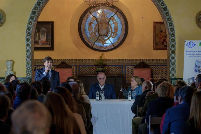 Evento en el palacio de Dueñas dedicado a la formación, emprendimiento y empleabilidad en el ámbito de la discapacidad.