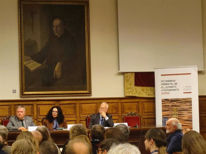 Clausura del Congresu Mundial de Cultura Asturiana en el edificio Histórico de la Universidad de Oviedo