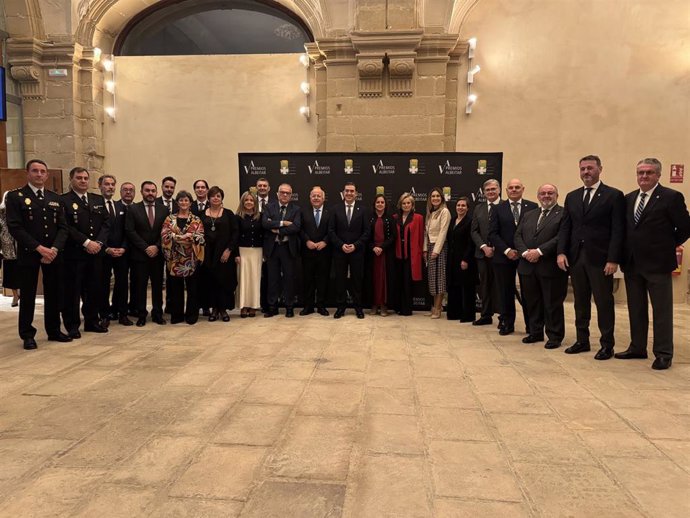 Foto familiar de la ceremonia de entrega de la XIV edición de los Premios Albéitar.