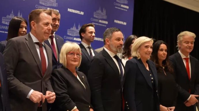 Dirigentes europeos en la cumbre de Patriots en Madrid, como el líder de Vox, Santiago Abascal, o la líder francesa Marine Le Pen