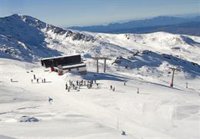 Cortado el acceso a la estación de esquí de Sierra Nevada (Granada) con lleno en el párking