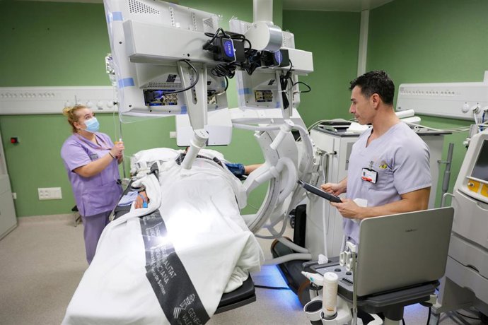 La Fe renueva el equipamiento de la Unidad de Litotricia para mejorar las intervenciones de cálculos urinarios