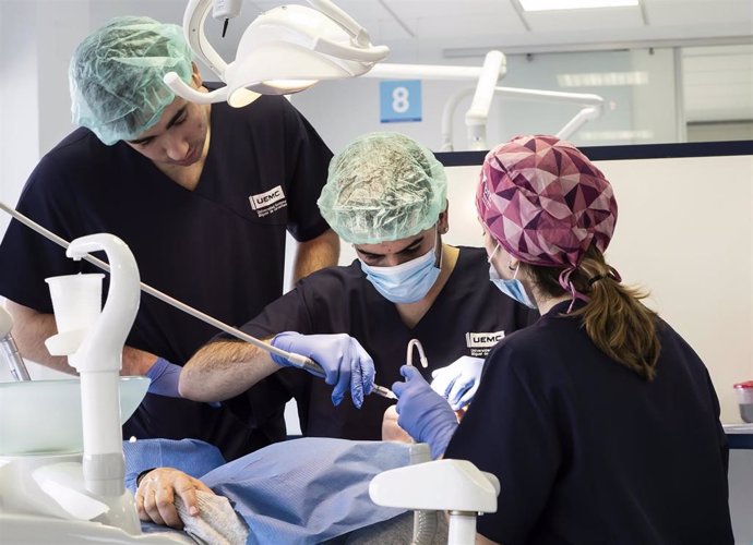 Archivo - Clínica dental de la UEMC