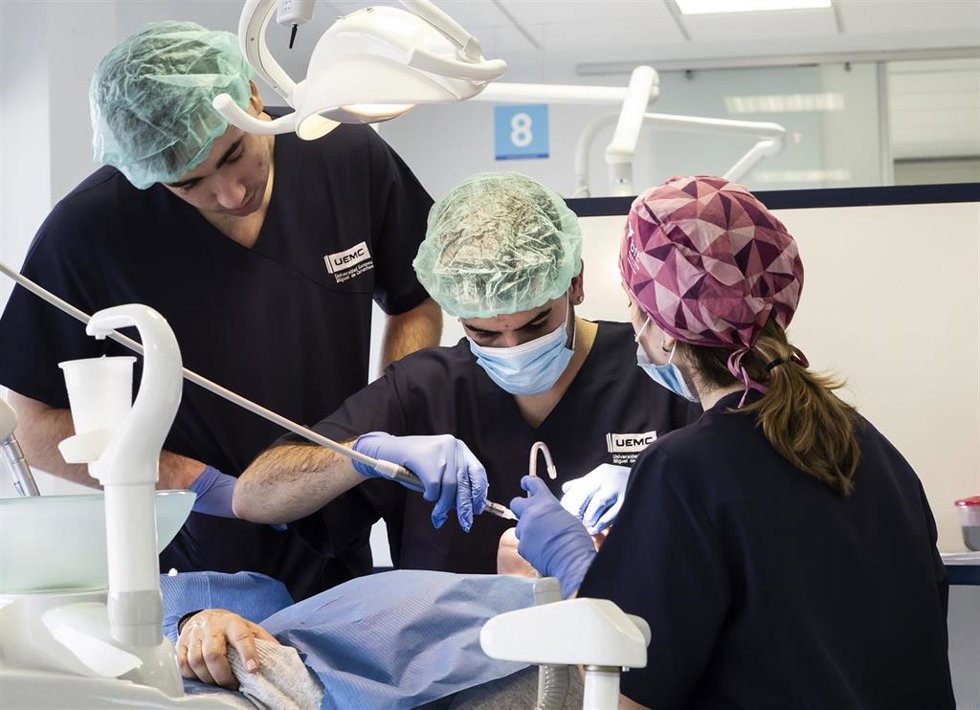 Archivo - Clínica dental de la UEMC