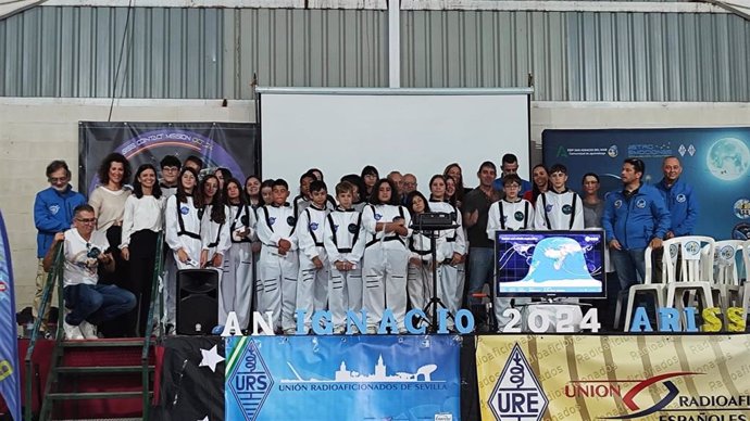 El alumnado del colegio San Ignacio del Viar pone los ojos en el espacio con su propuesta de Constitución Escolar Lunar