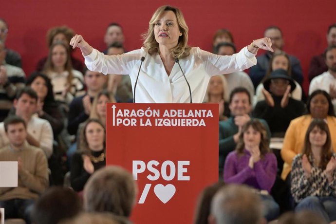 La secretaria general del PSOE de Aragón y ministra de Educación, Formación Profesional y Deportes y portavoz del Gobierno, Pilar Alegría, interviene durante un acto del PSOE de Aragón, en el Palacio de Congresos. 