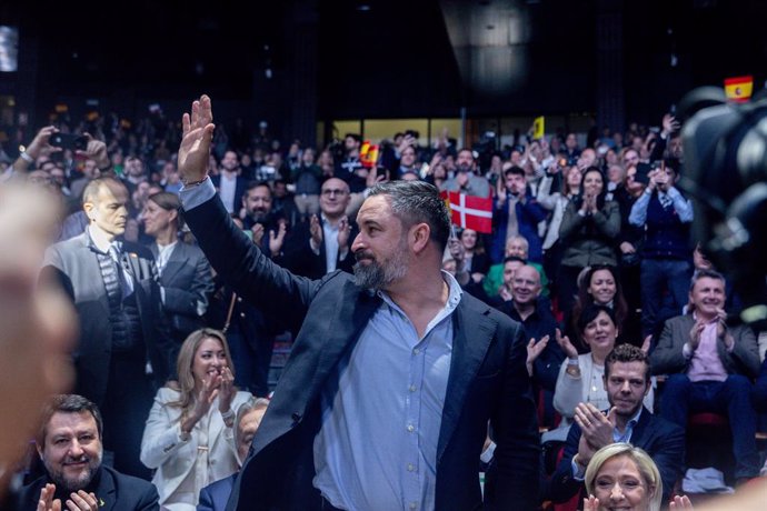 El líder de Vox, Santiago Abascal, durante la cumbre ‘Patriots’, en Hotel Marriott Auditorium, a 8 de febrero de 2025, en Madrid (España). Vox ha organizado en Madrid una cumbre de ‘Patriots’, formación que integra a los partidos políticos del grupo homón