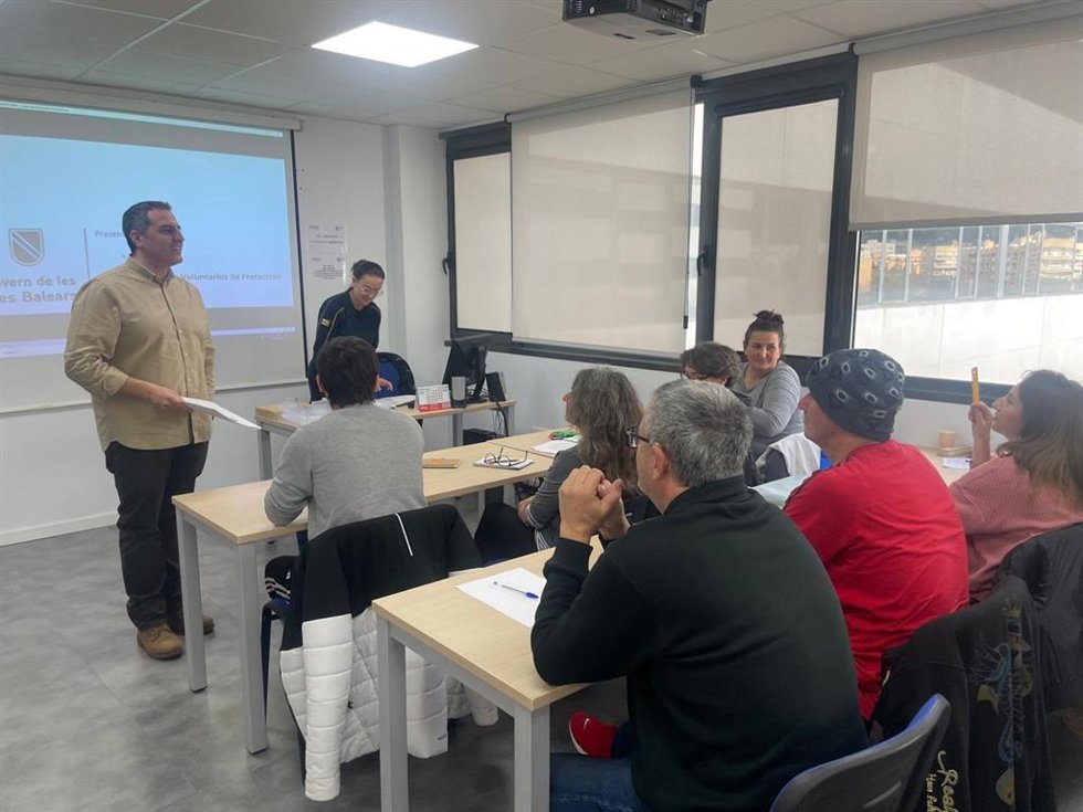 El Govern inicia el Curso Básico del Voluntariado de Protección Civil y lo adapta a las necesidades de las agrupaciones