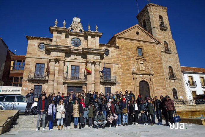 Imagen de la visita cultural de la UJA a La Carolina con motivo del 300 aniversario de Pablo de Olavide.