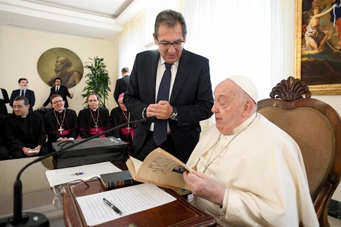 Imagen del presidente de la Fundación Cajasol, Antonio Pulido, en su audiencia con el Papa Francisco.