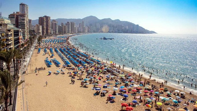 Archivo - Playa de Benidorm en imagen de archivo