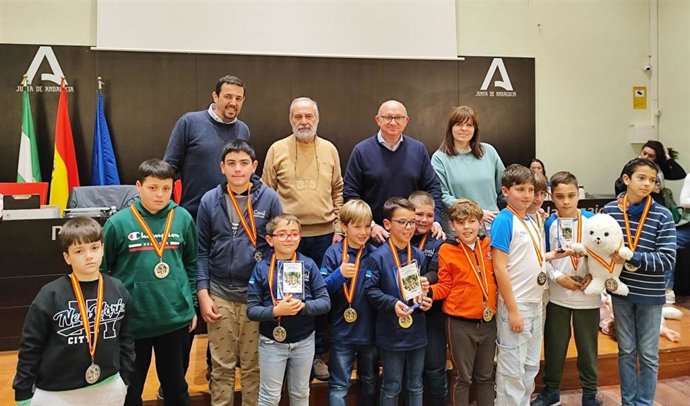Imagen de la entrega de Premios del Campeonato Provincial de Ajedrez por equipos de Colegios y Clubes Escolares Sub12 y Sub18 en Cádiz.