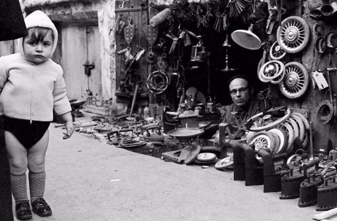 Archivo - Exposición 'Los niños de Collado', un conjunto de obras del fotógrafo valenciano Joaquín Collado