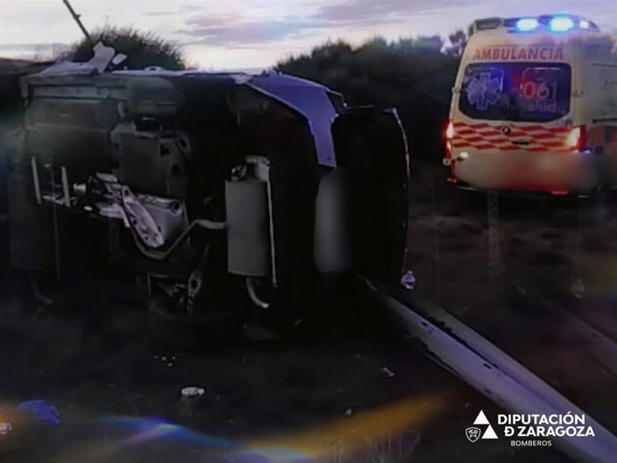Vehículo accidentado este sábado en un accidente de tráfico ocurrido en la A-121, en el término municipal de Lumpiaque, en el que ha resultado herido el conductor y único ocupante del turismo