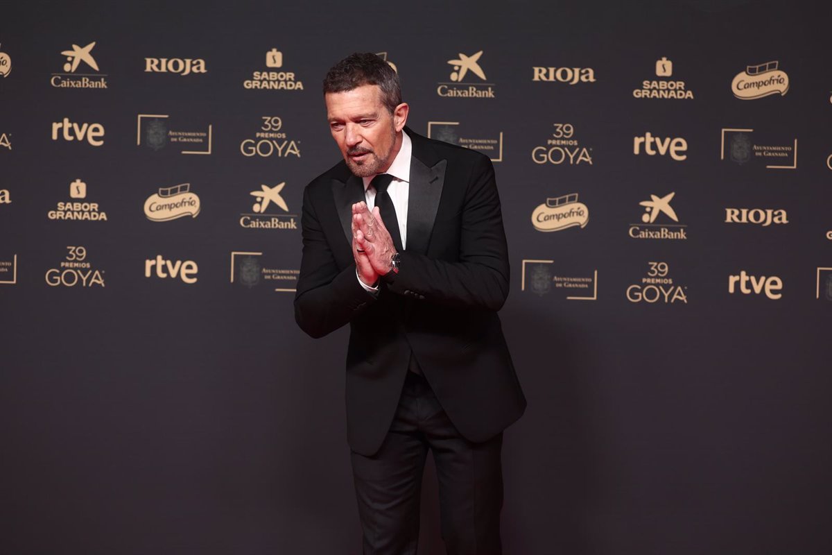 Goya 2025 | Antonio Banderas asks for calm and reflection after Karla Sofía Gascón’s controversy: “It’s very sad”