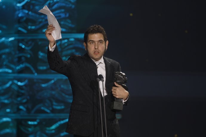 Javier Macipe gana el Goya a Mejor Dirección Novel por 'La Estrella Azul' en la 39º edición de los Premios Goya, en el Palacio de Exposiciones y Congresos de Granada, a 8 de febrero de 2025, en Granada, Andalucía (España).