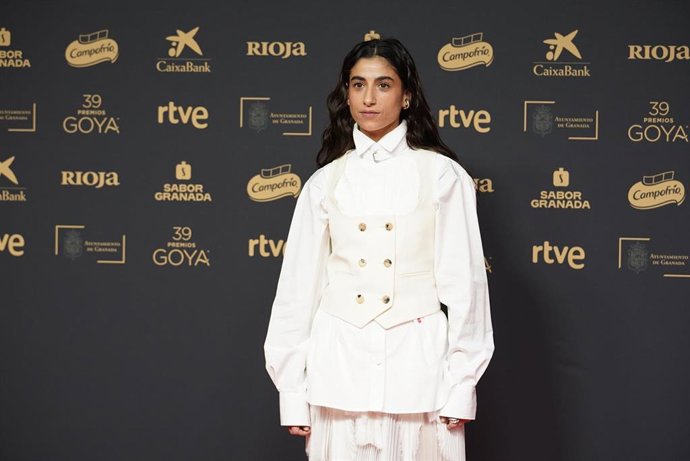 La actriz Carolina Yuste posa en la alfombra roja de la 39º edición de los Premios Goya, en el Palacio de Exposiciones y Congresos de Granada