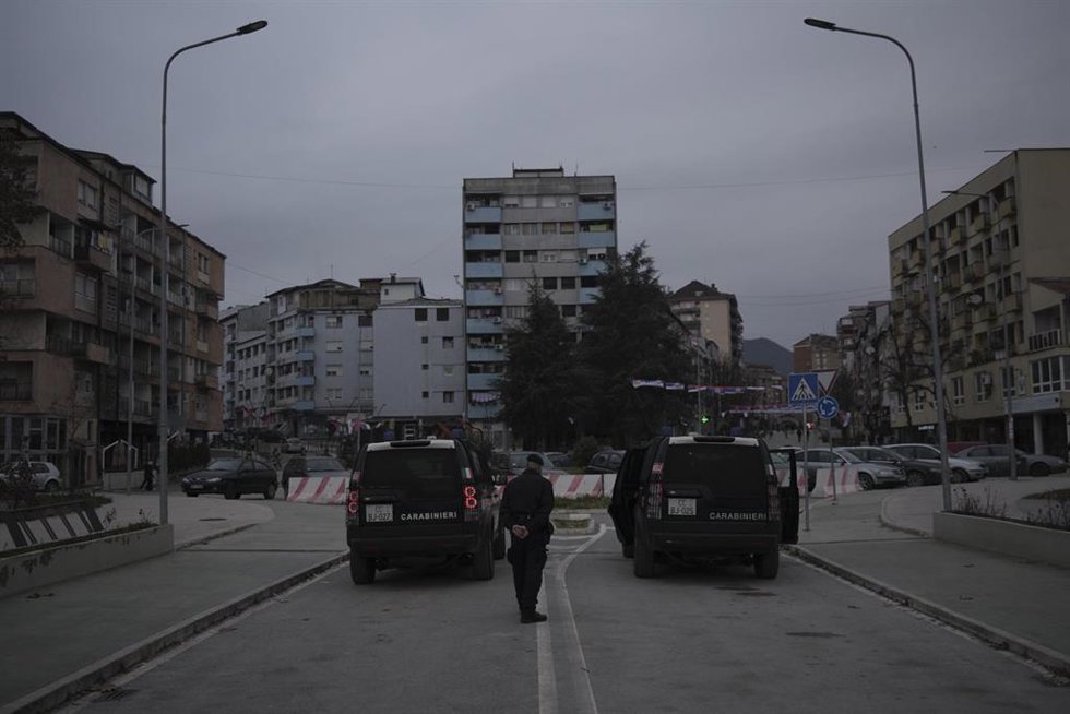Archivo - Puesto de control en Mitrovica Norte (Kosovo) 