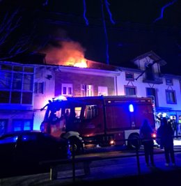 Dos heridos leves en un incendio de una vivienda en Monte