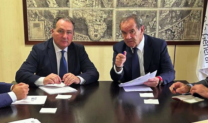 El presidente de la Diputación de Huelva, David Toscano, en su reunión en octibre de 2024 con el secretario general de la Secretaría Iberoamericana, Andrés Allamand, y con la embajadora para las Cumbres, Carmen Fernández.