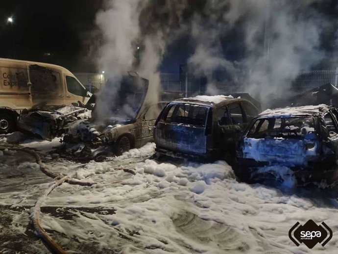 Incendio de vehículos en Siero