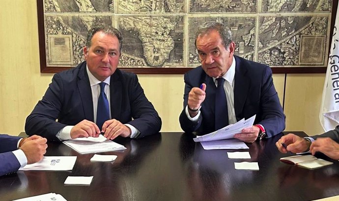 El presidente de la Diputación de Huelva, David Toscano, en su reunión en octibre de 2024 con el secretario general de la Secretaría Iberoamericana, Andrés Allamand, y con la embajadora para las Cumbres, Carmen Fernández.